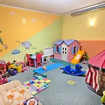 Medica - Z Ogrzewanym Basenem I Pelnym Wyzywieniem Отель типа 